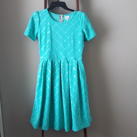 LuLaRoe Dresses & Skirts - LuLaRoe Amelia dress with pockets